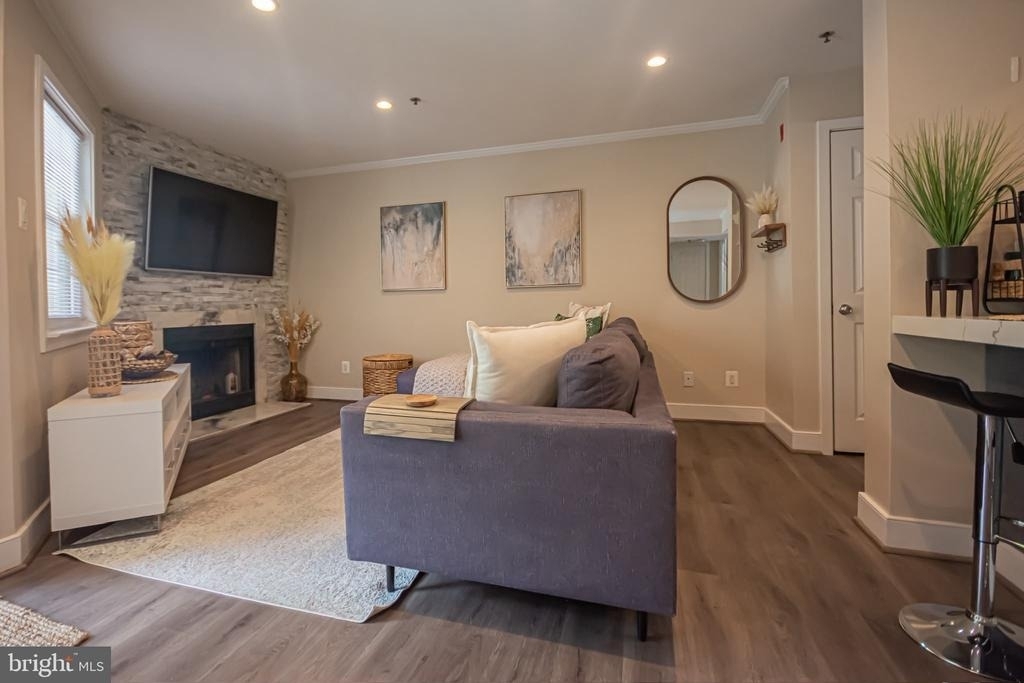 1504 Lincoln Way - Photo 2