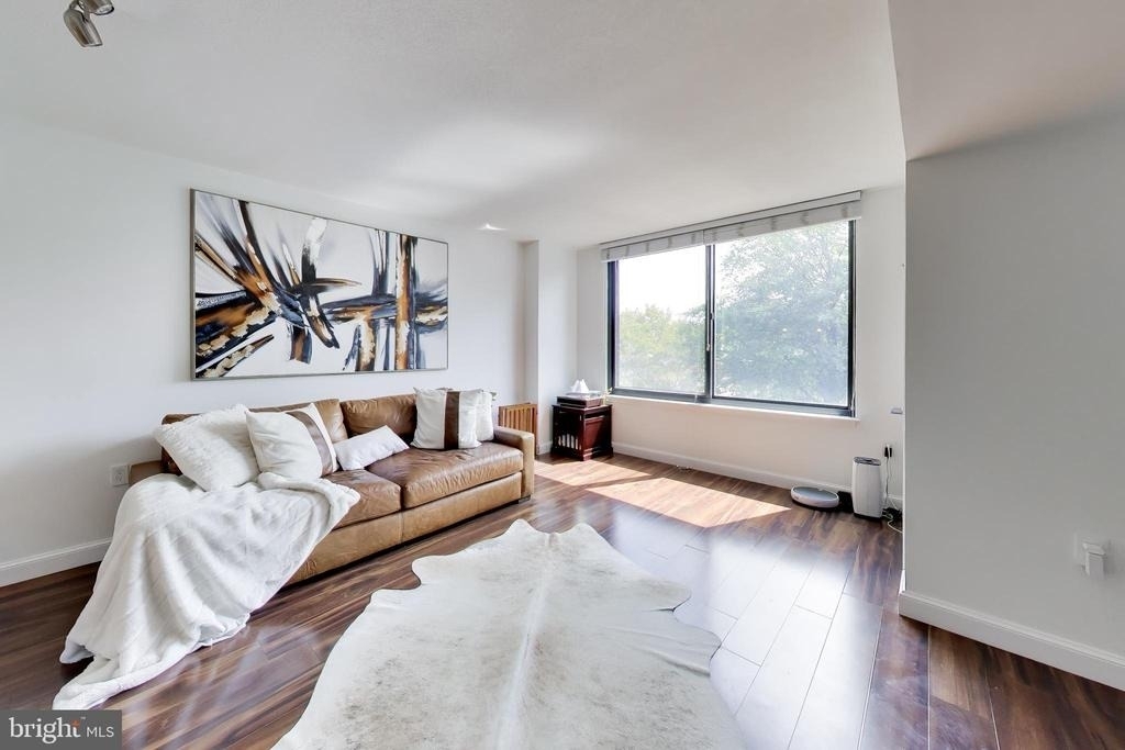 2451 Midtown Avenue - Photo 3