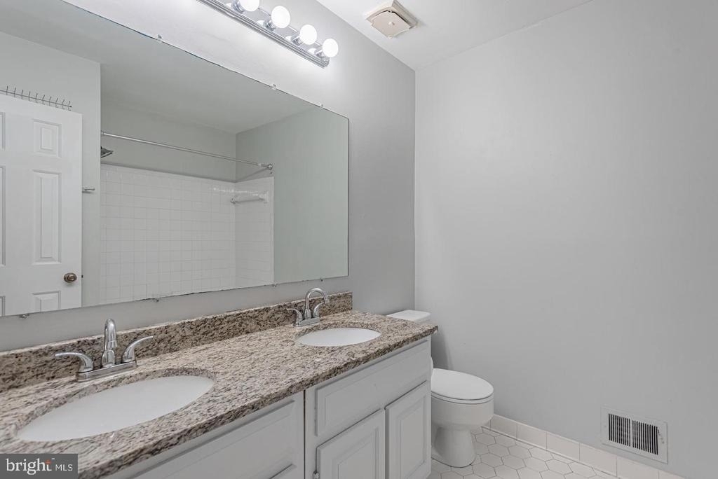 8575 Raglan Road - Photo 18
