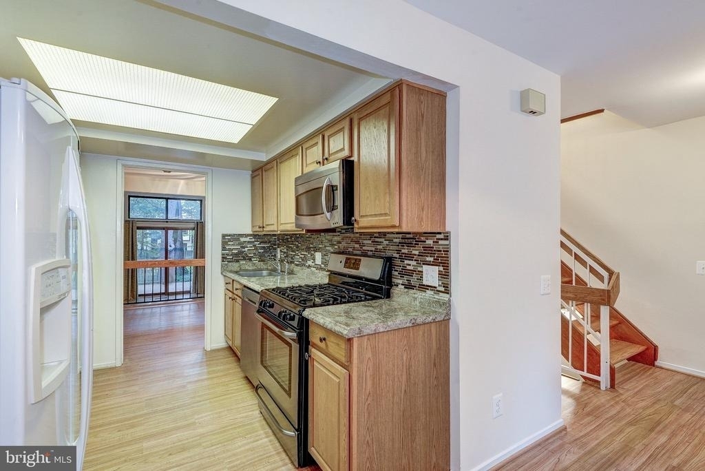 1502 Farsta Court - Photo 9