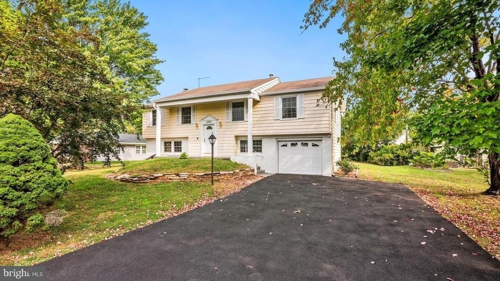 12802 Melvue Court - Photo 0