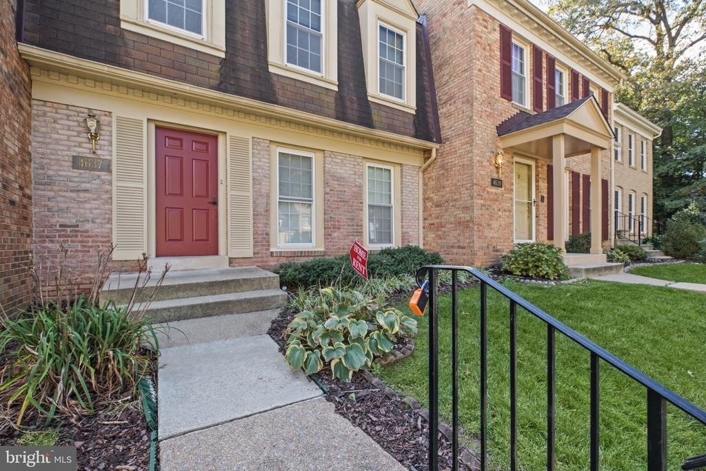 4637 Luxberry Drive - Photo 3