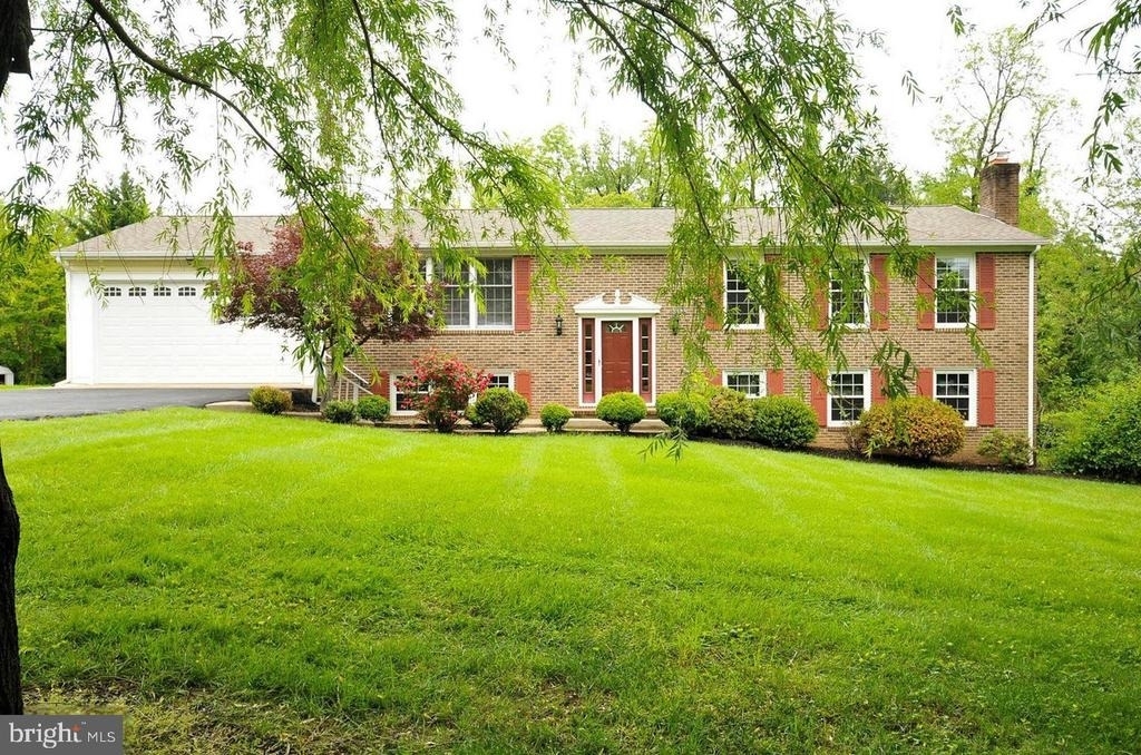 10506 Oak Place - Photo 0