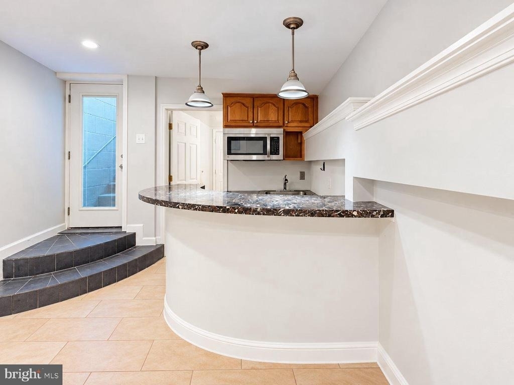 1525 King Street - Photo 2