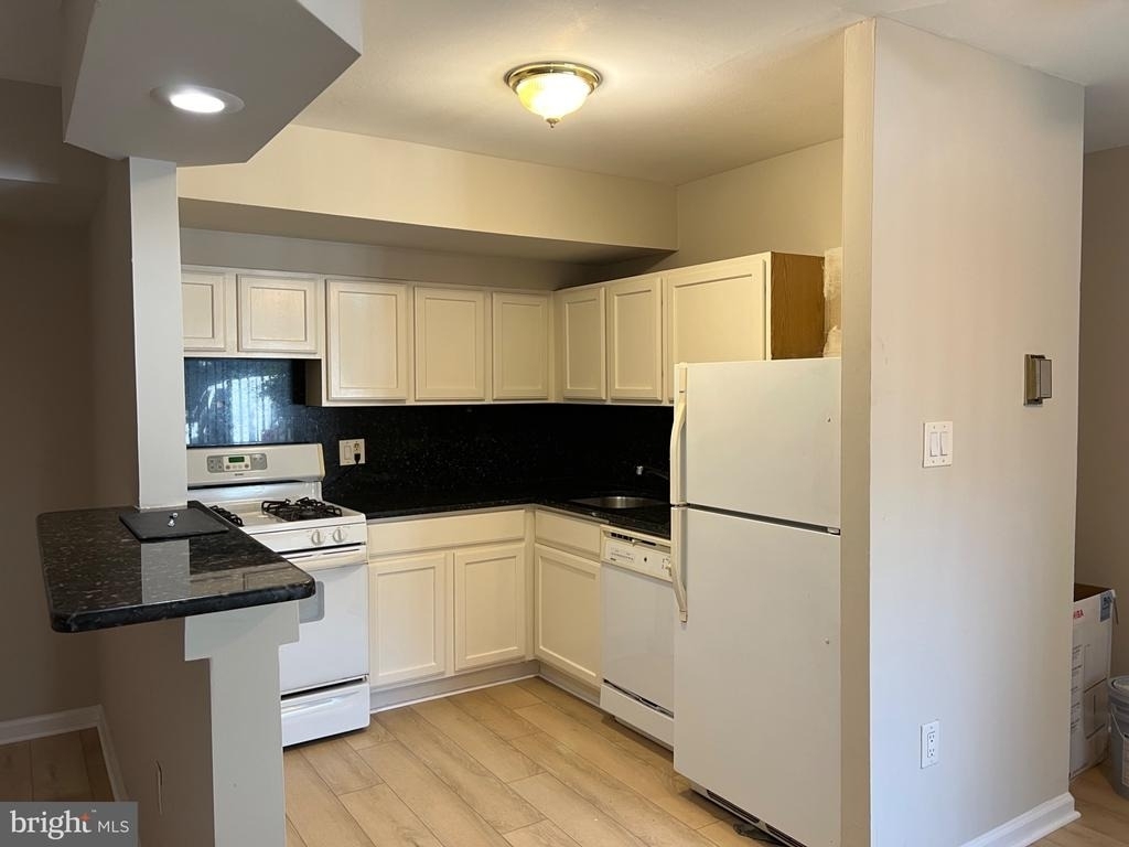1506 S George Mason Drive - Photo 12
