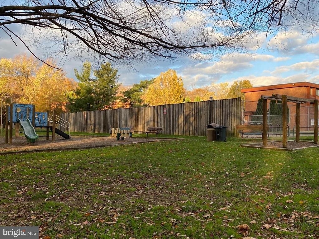 1506 S George Mason Drive - Photo 23