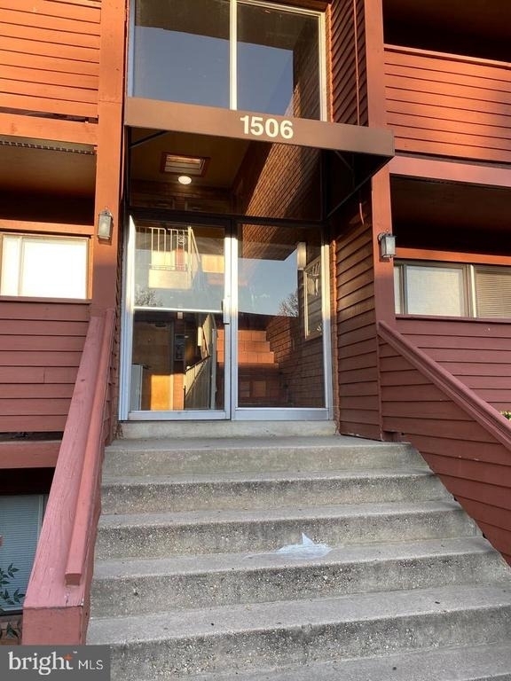 1506 S George Mason Drive - Photo 1