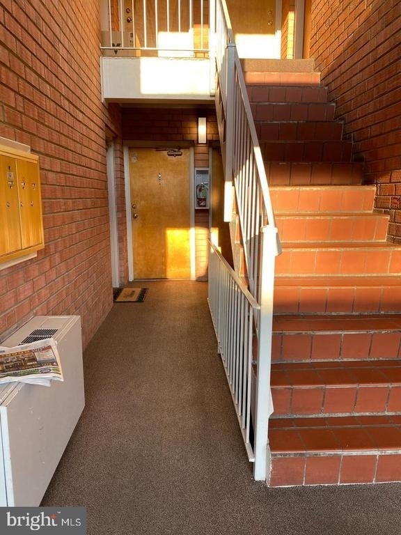1506 S George Mason Drive - Photo 2
