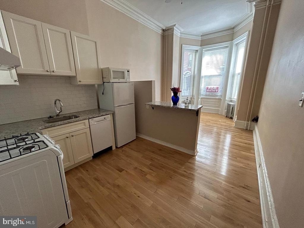 152 N 21st Street - Photo 0