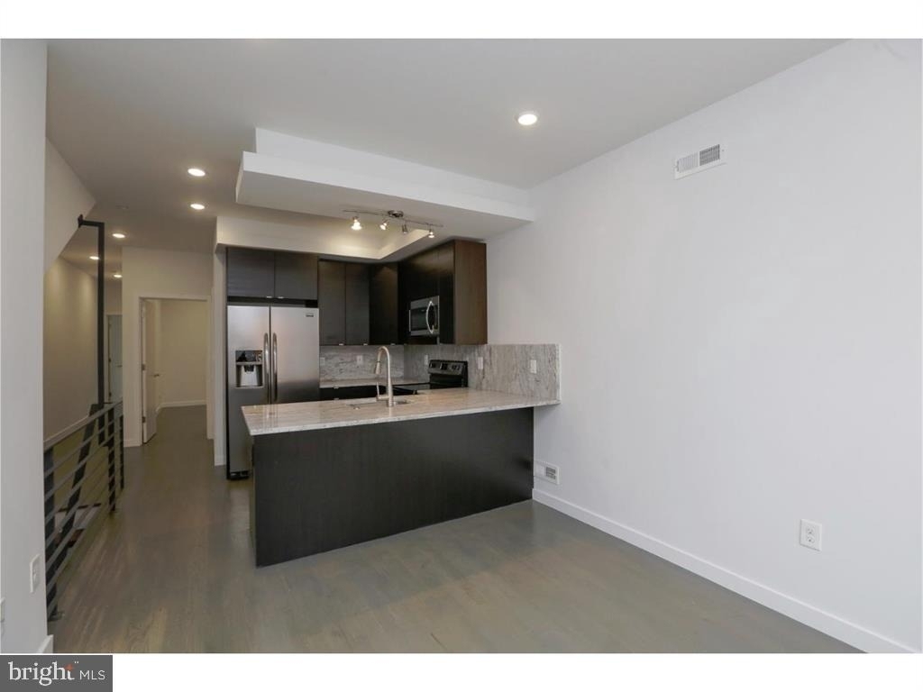 2204 Christian Street - Photo 2