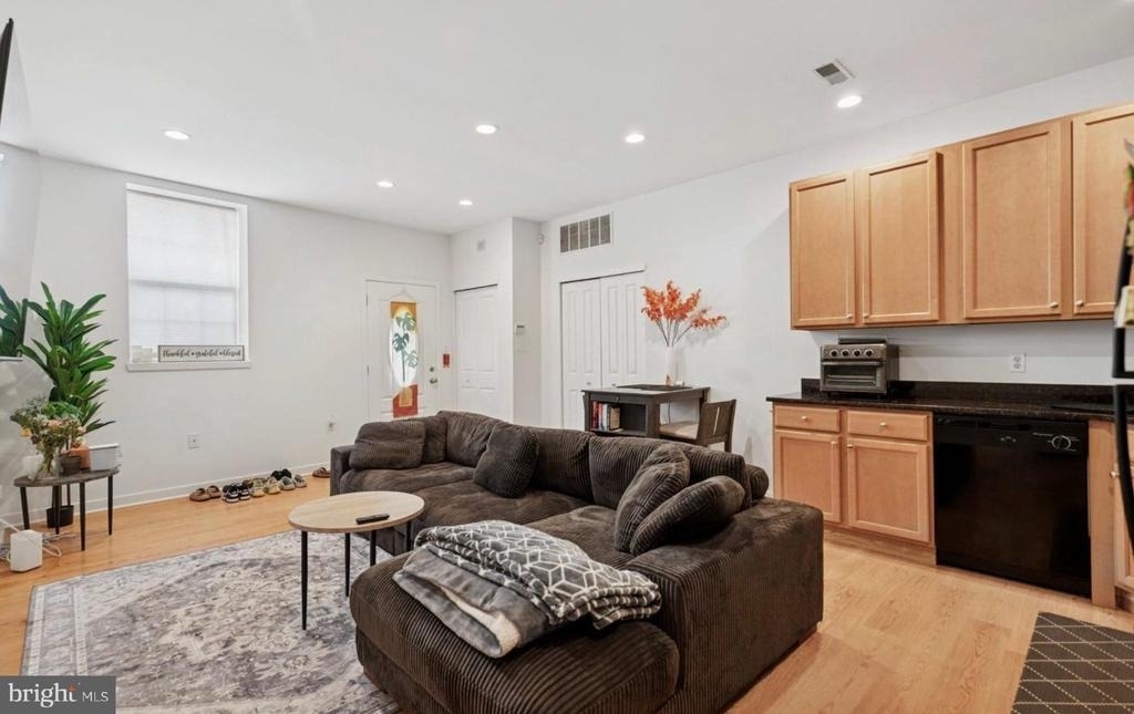 6212 Ridge Avenue - Photo 4