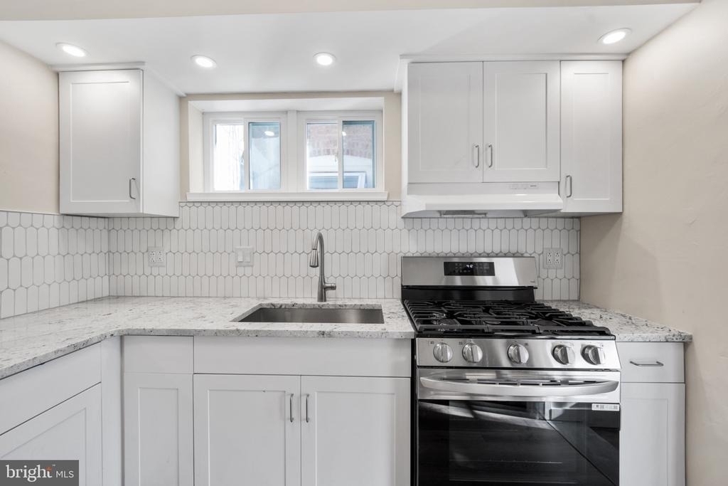 439 Dupont Street - Photo 8