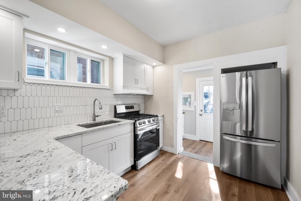 439 Dupont Street - Photo 7