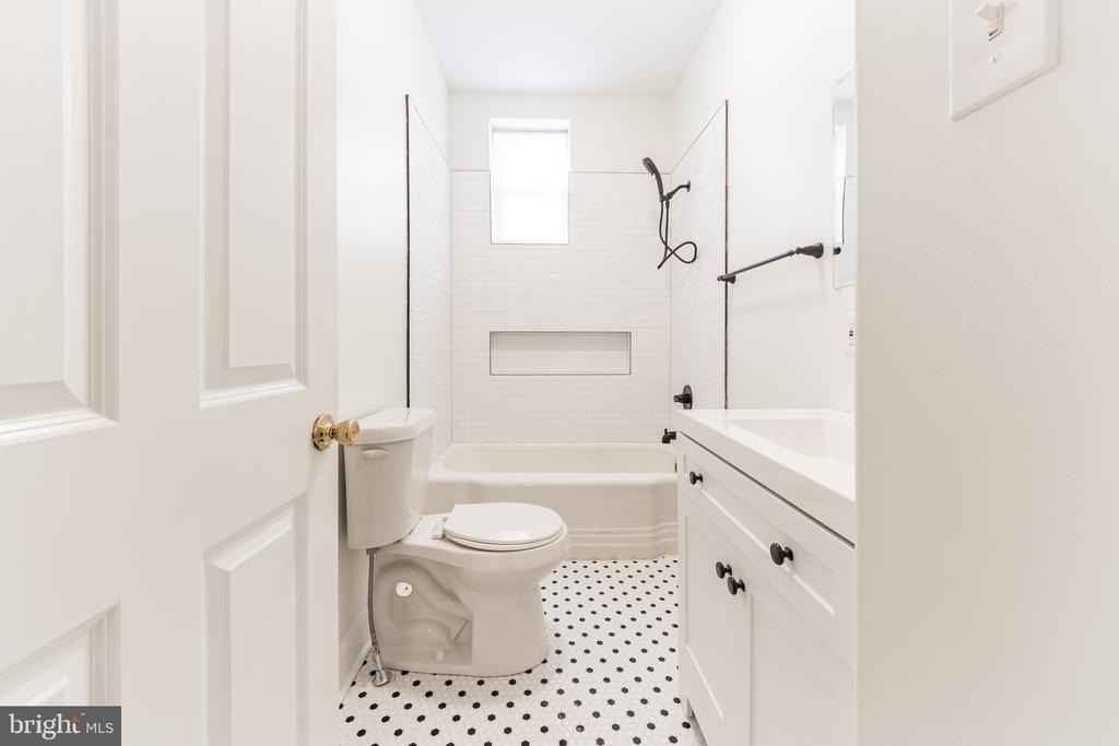 5218 Greene Street - Photo 5