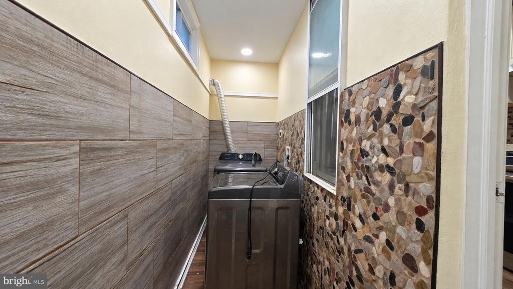 611 E Thayer Street - Photo 8