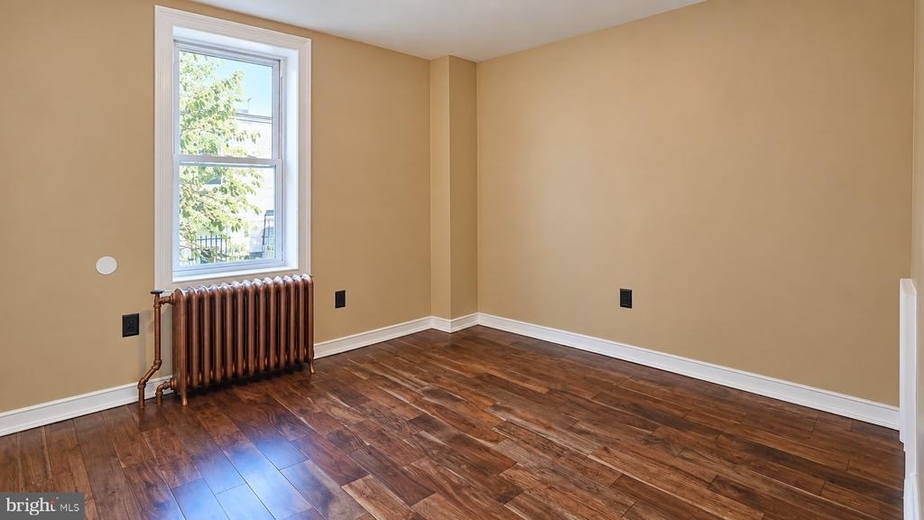 611 E Thayer Street - Photo 15