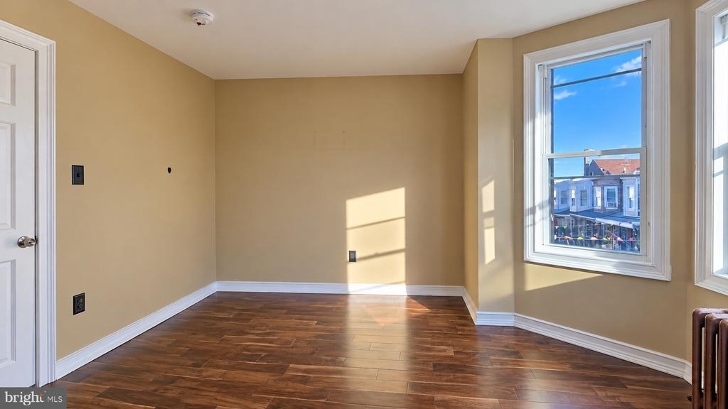611 E Thayer Street - Photo 12