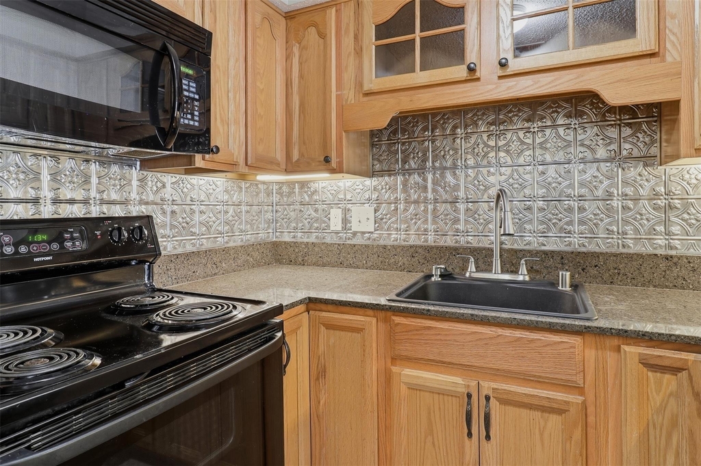 1404 Fault Line Drive - Photo 11