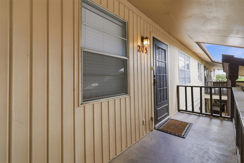 1404 Fault Line Drive - Photo 4