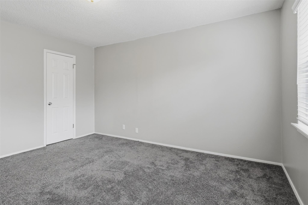 1404 Fault Line Drive - Photo 16