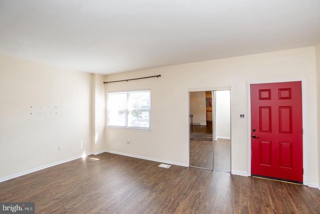 1437 Atterbury Way - Photo 2