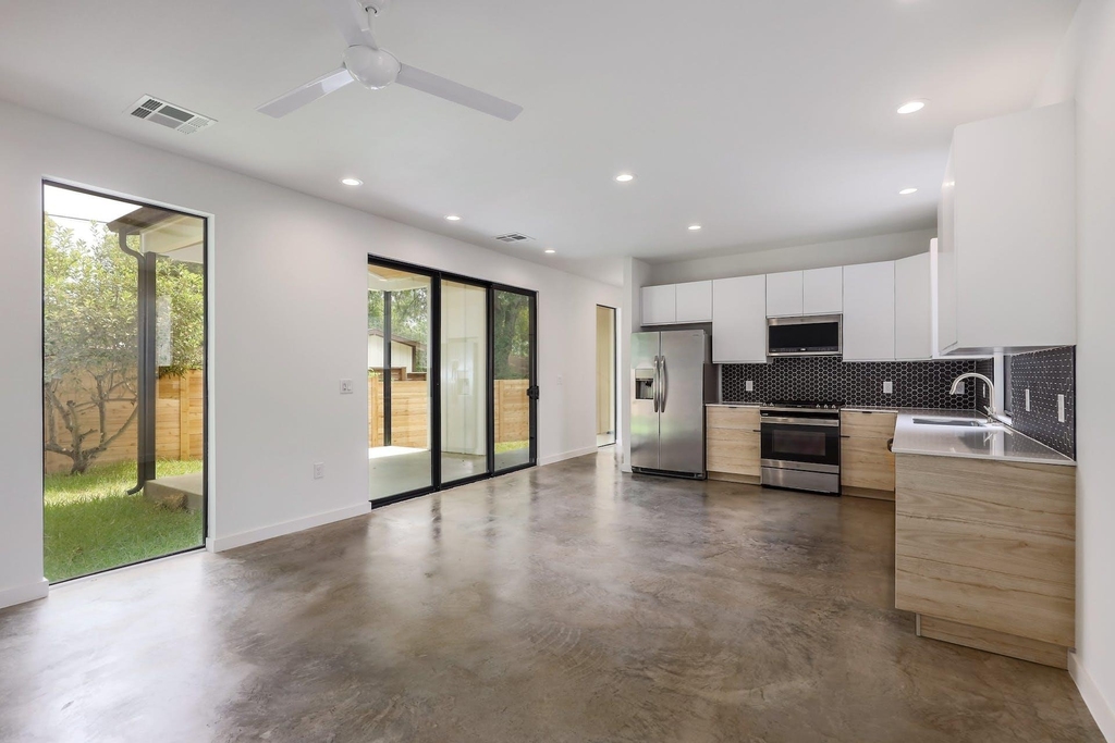 2104 Columbia Cv - Photo 3