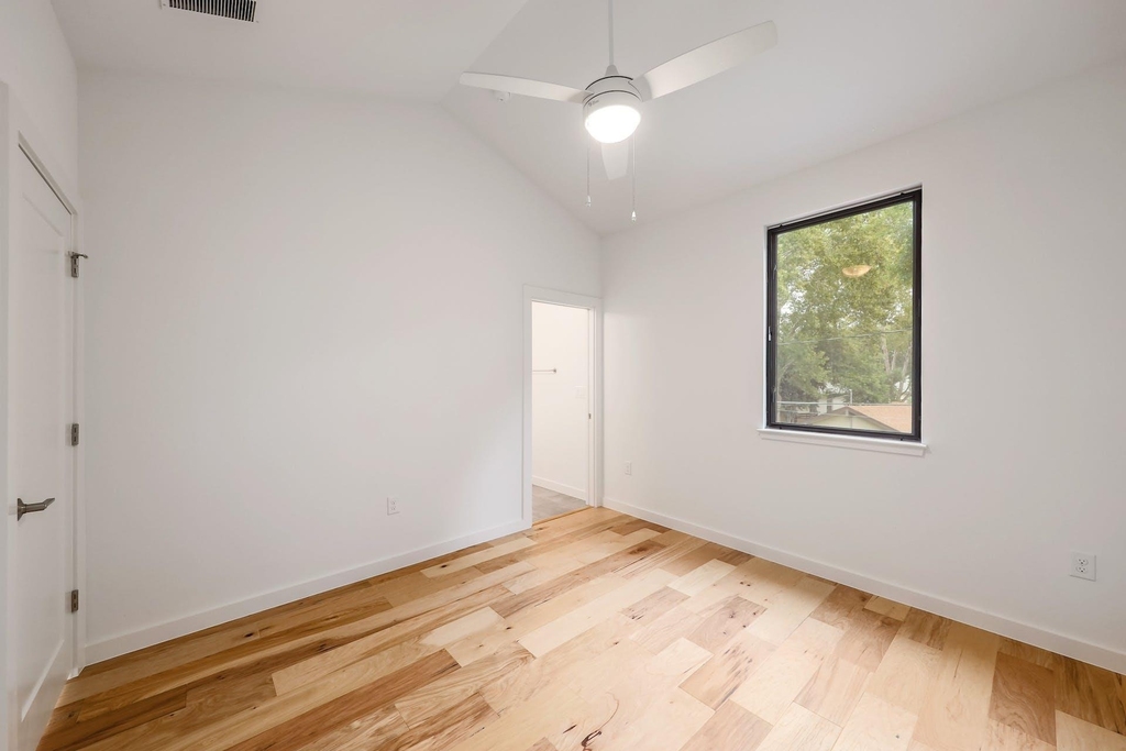 2104 Columbia Cv - Photo 13