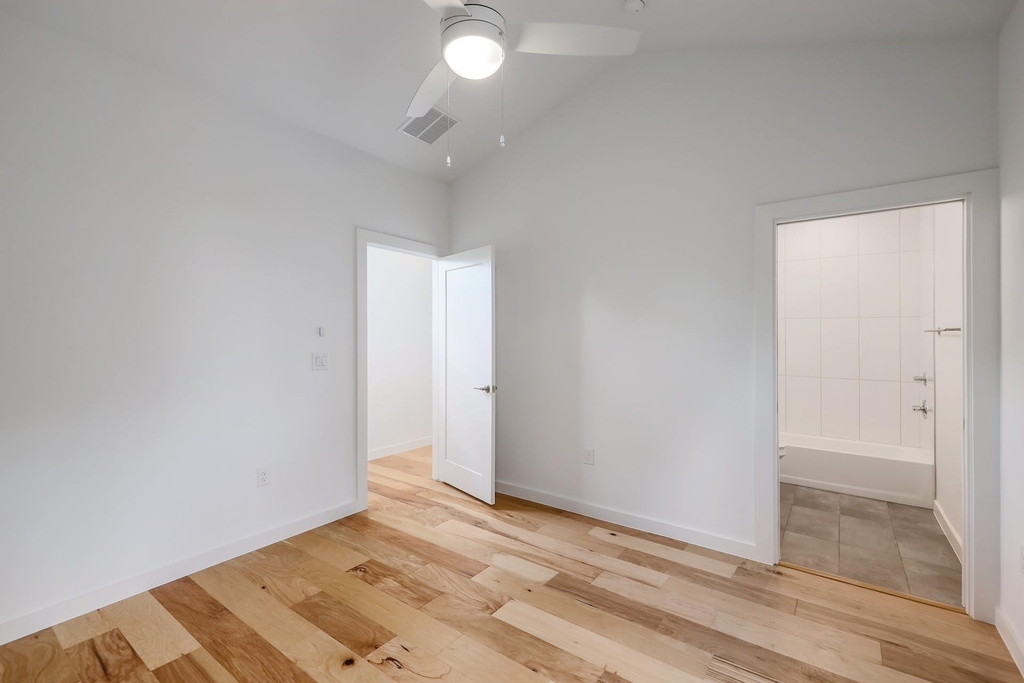 2104 Columbia Cv - Photo 12