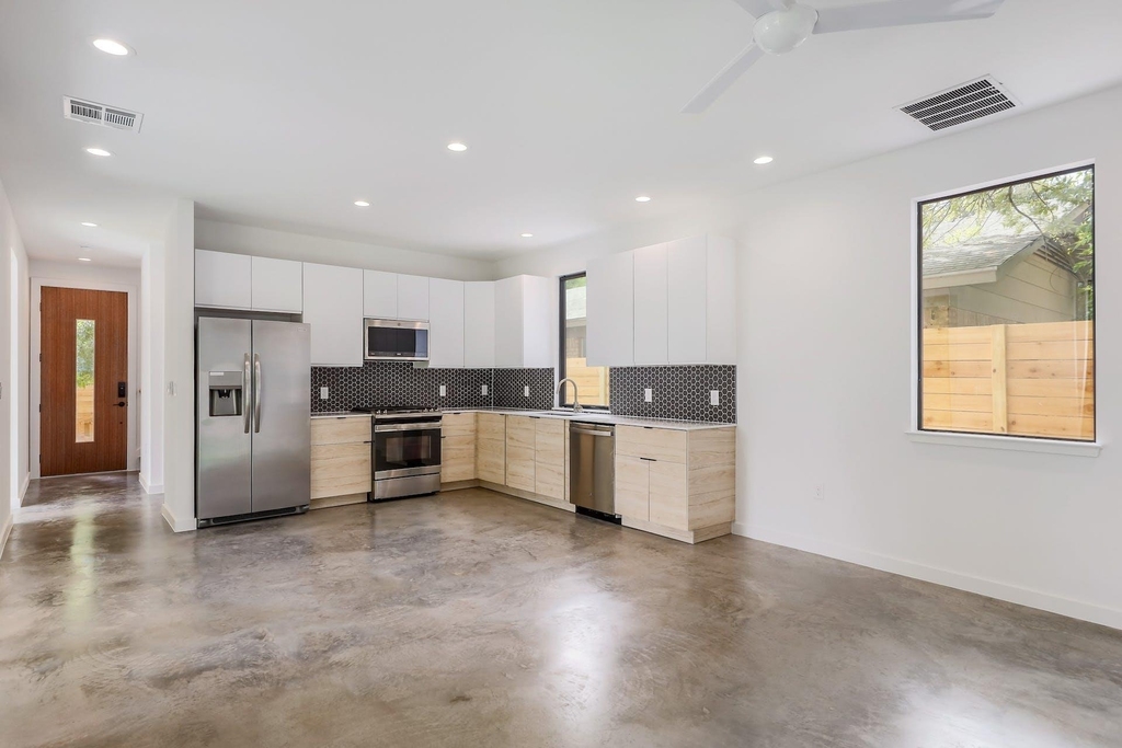 2104 Columbia Cv - Photo 6