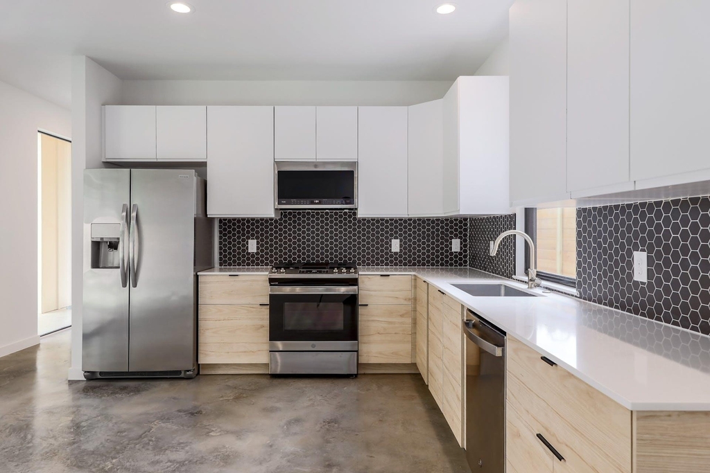 2104 Columbia Cv - Photo 7
