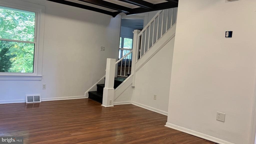 1056 River Road - Photo 4
