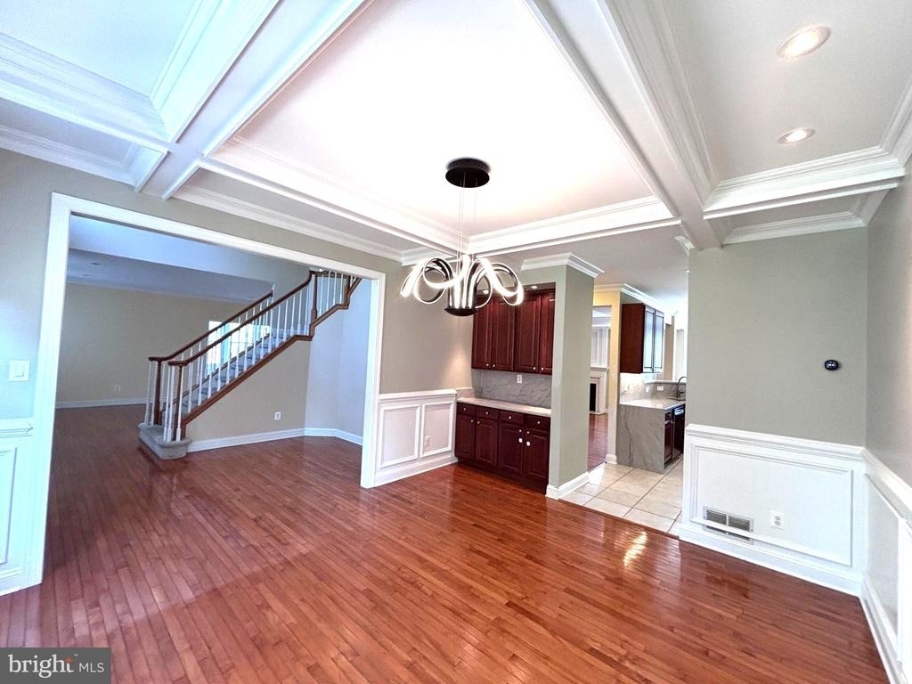245 South Lane - Photo 3