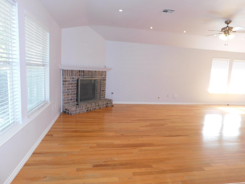 5812 Pecanwood Ln - Photo 2