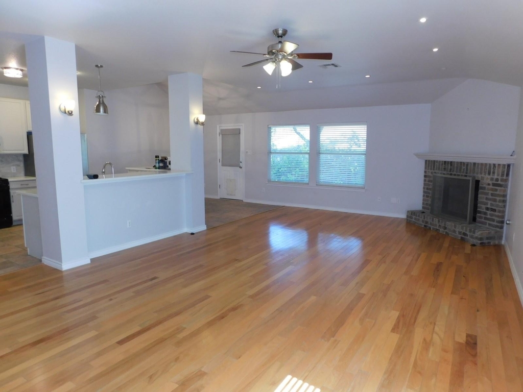 5812 Pecanwood Ln - Photo 4