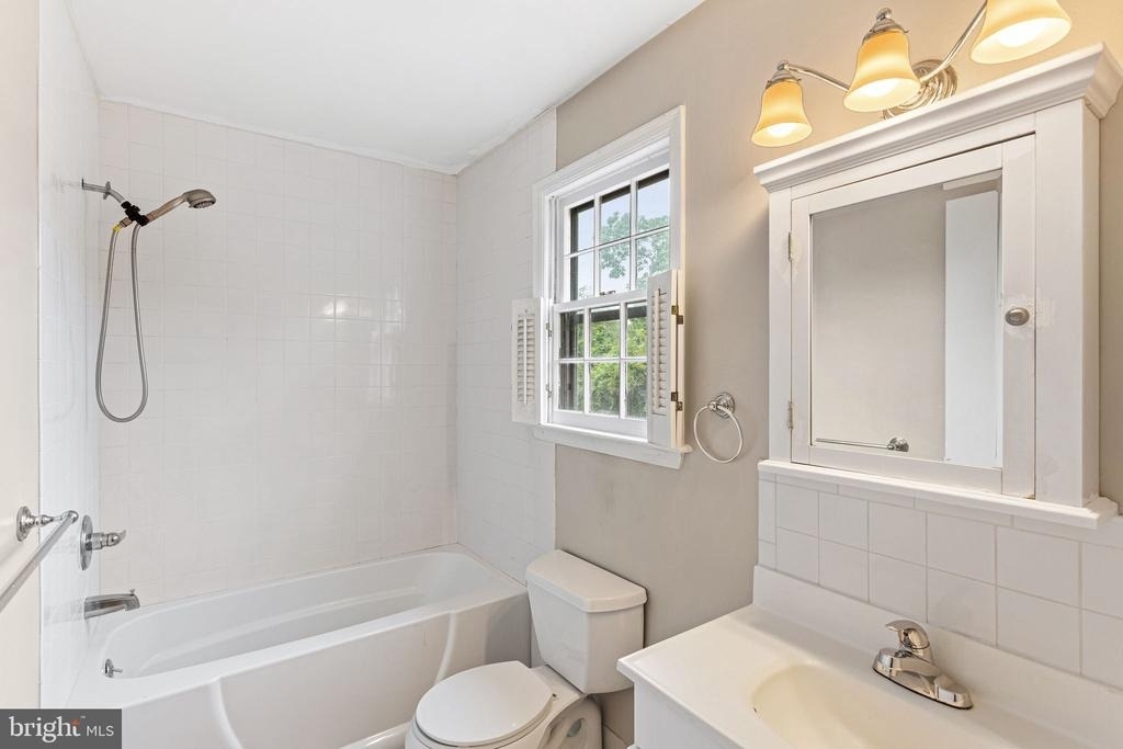 260 Village Court - Photo 23