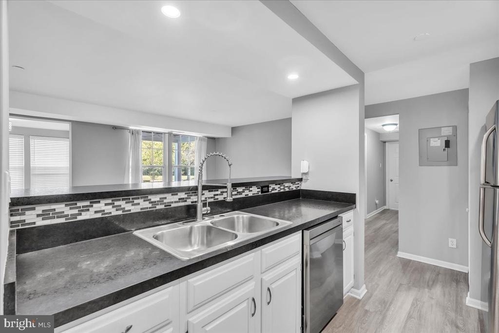 73 Eldon Way - Photo 8