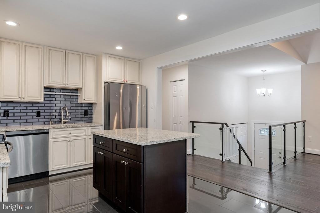 905 Cornish Street - Photo 2