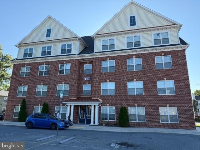 607 7th Street - Photo 0