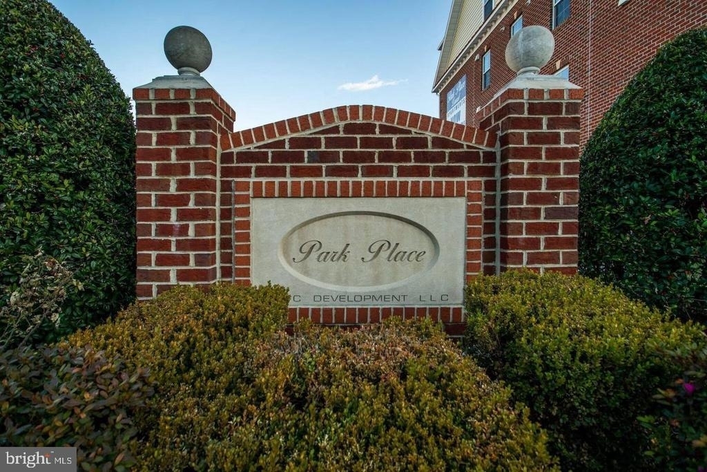 607 7th Street - Photo 1