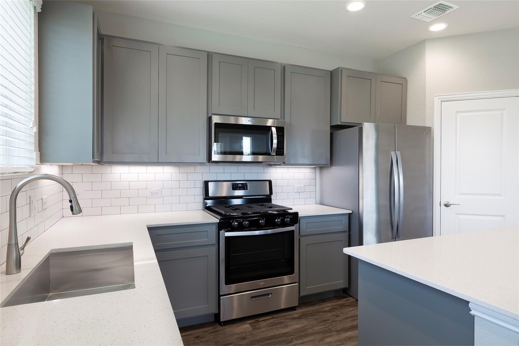 1102 Beechtree Ln - Photo 4