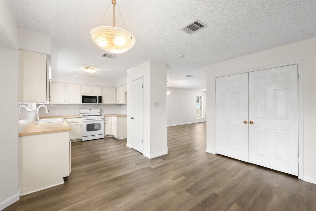 6018 La Naranja Ln - Photo 7