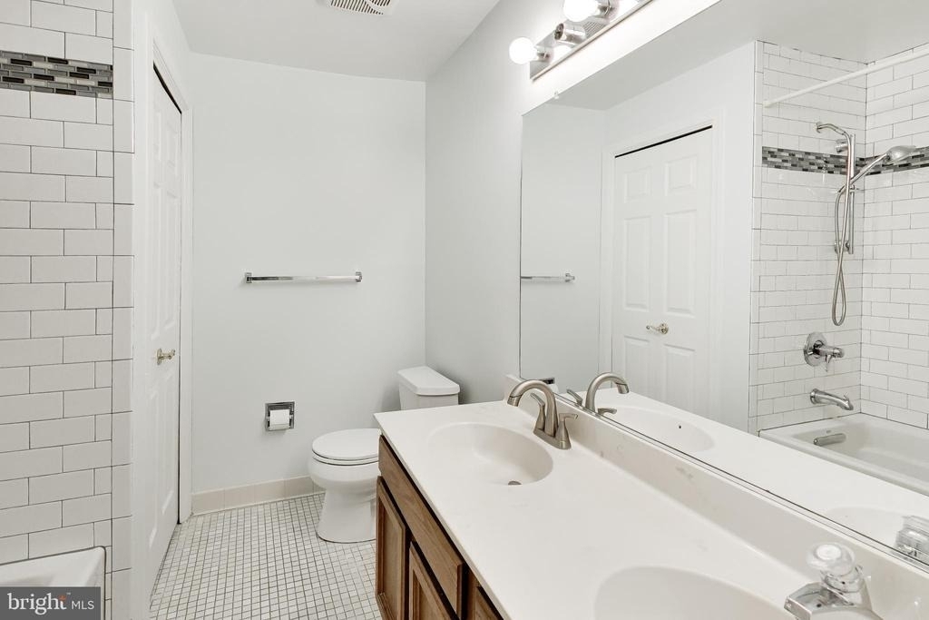 5707 Brewer House Circle - Photo 18