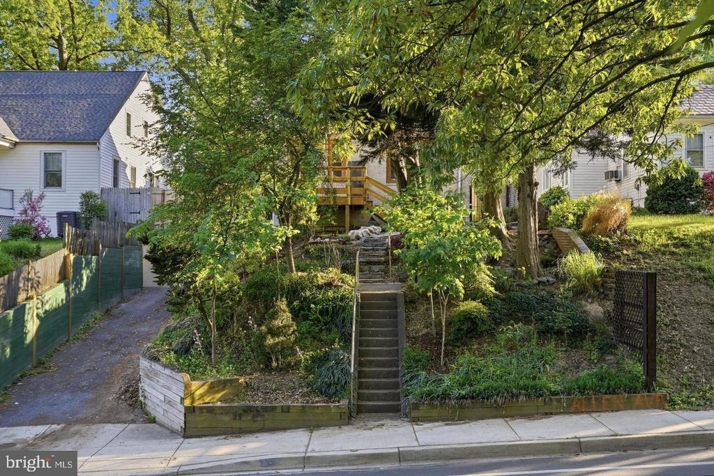 605 Ethan Allen Avenue - Photo 1
