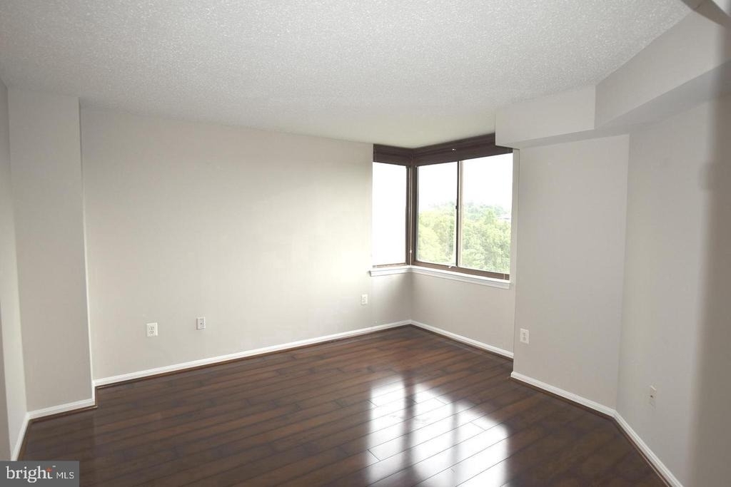 10101 Grosvenor Place - Photo 8