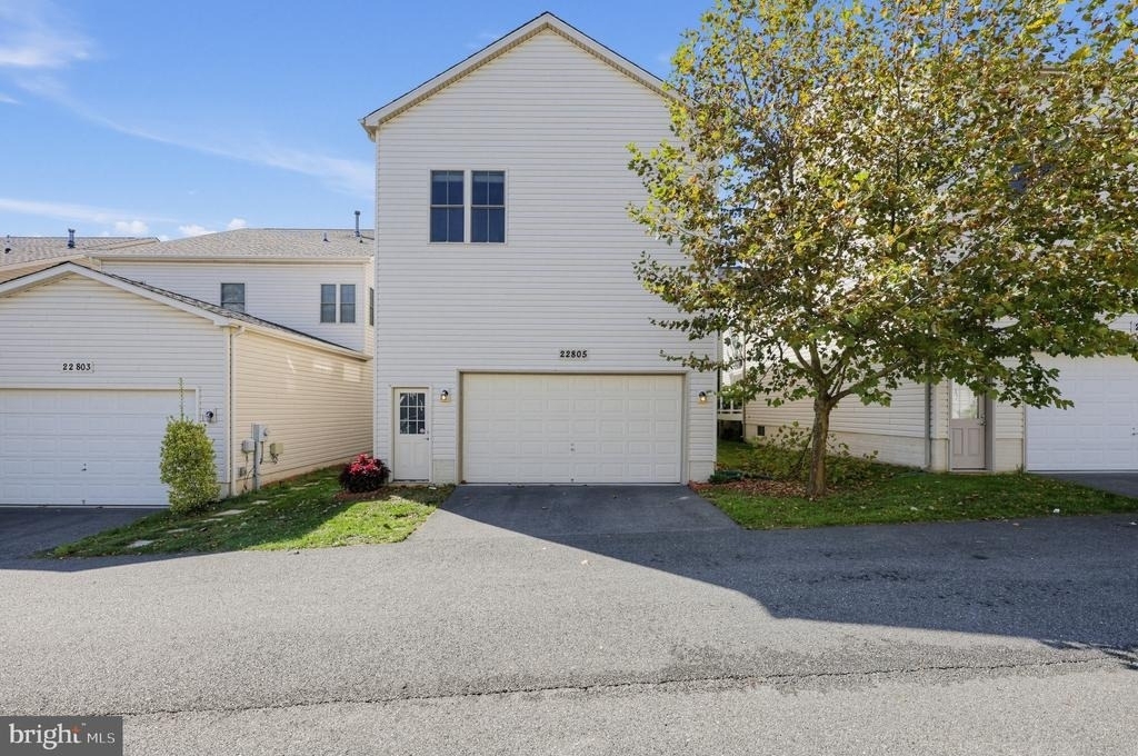 22805 Broadway Avenue - Photo 1