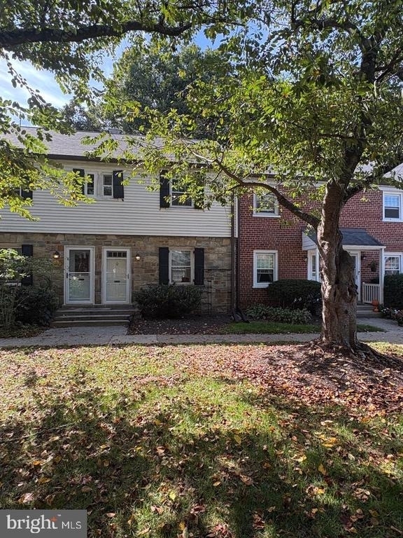 1742 E West Highway - Photo 0