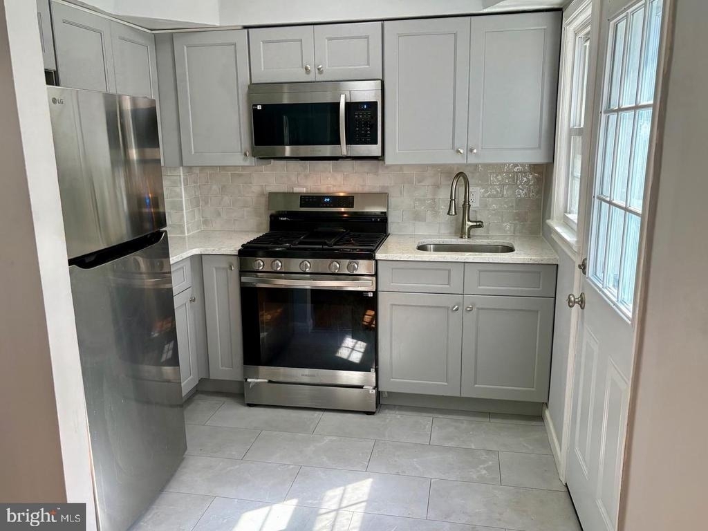 1742 E West Highway - Photo 3