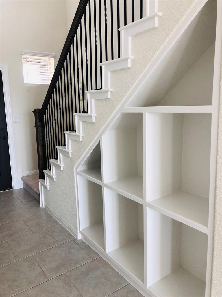 15909 Cessida St - Photo 2