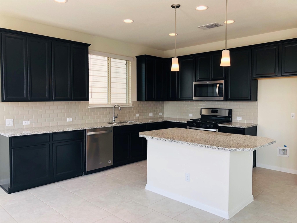 15909 Cessida St - Photo 5