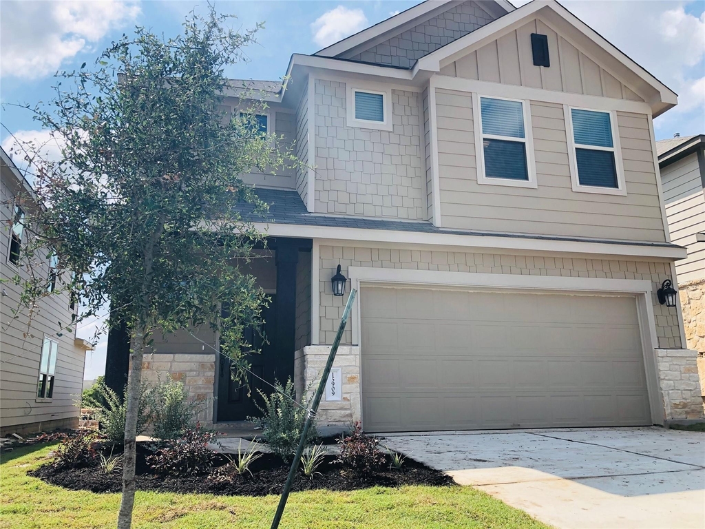15909 Cessida St - Photo 0